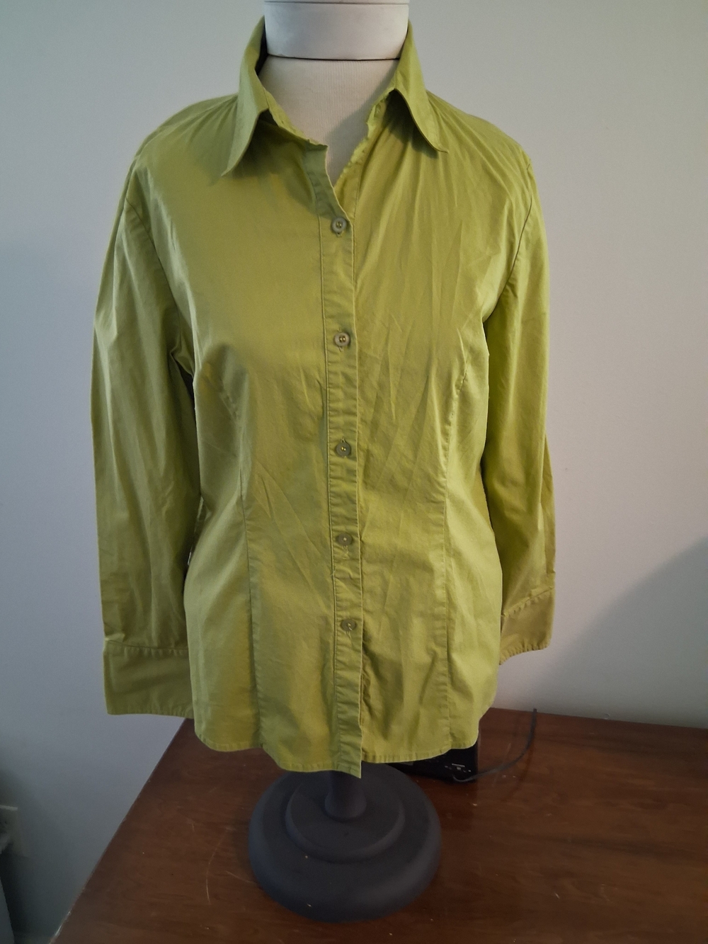 Women's Lime Button-Down Shirt - Classic Collared Style